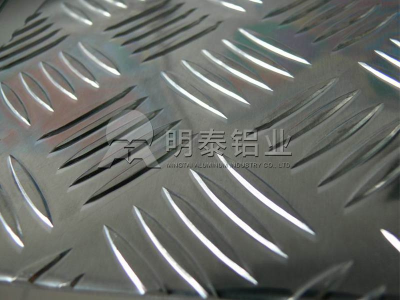 船舶甲板用5083花紋鋁板_五條筋防滑鋁板1噸出廠價格多少